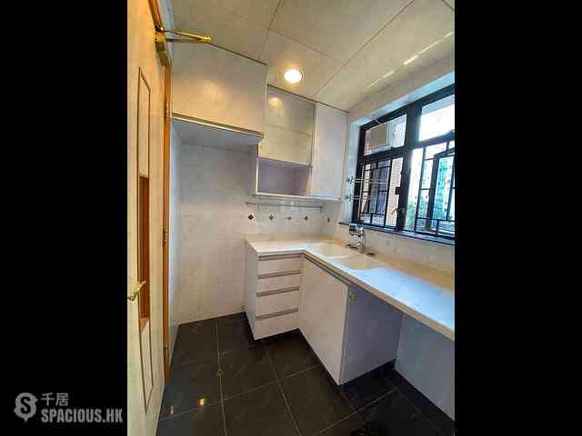 Fortress Hill - Le Sommet Block 1 06