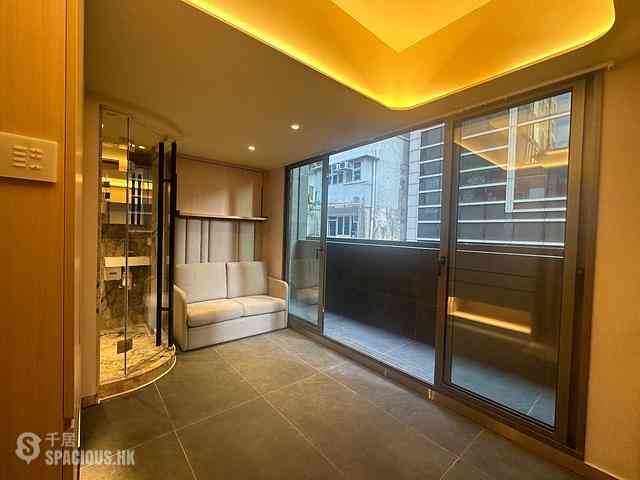 Causeway Bay - 33, Yiu Wa Street 01