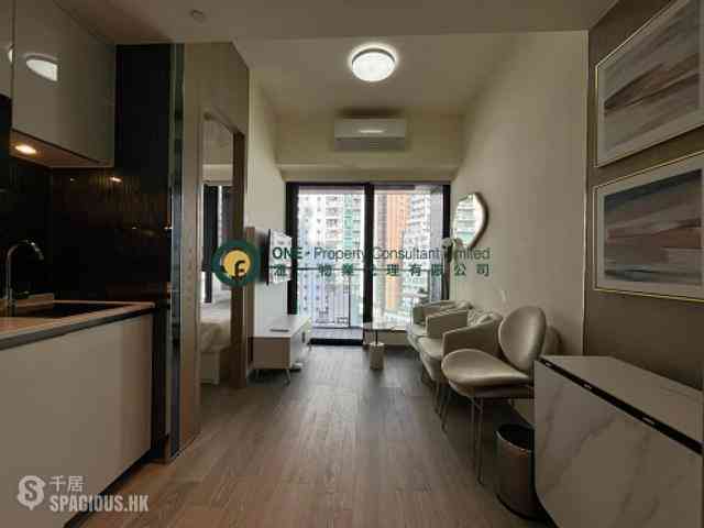 Sai Ying Pun - The Queens 01