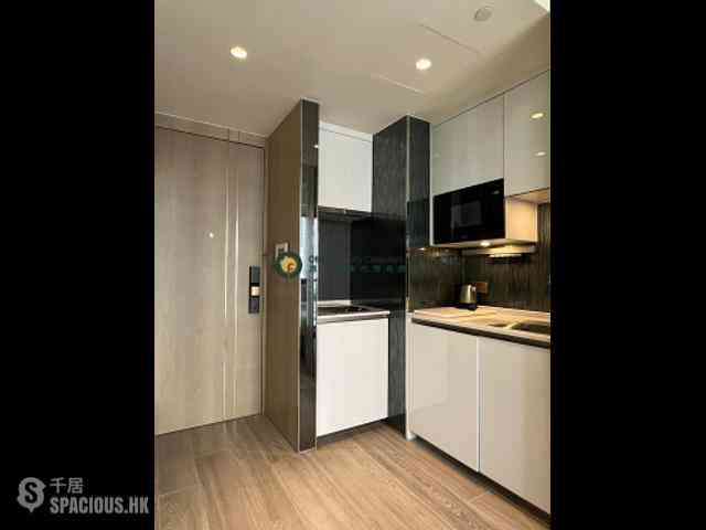 Sai Ying Pun - The Queens 04