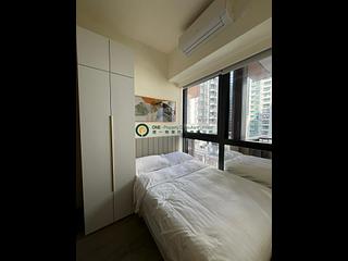 Sai Ying Pun - The Queens 06