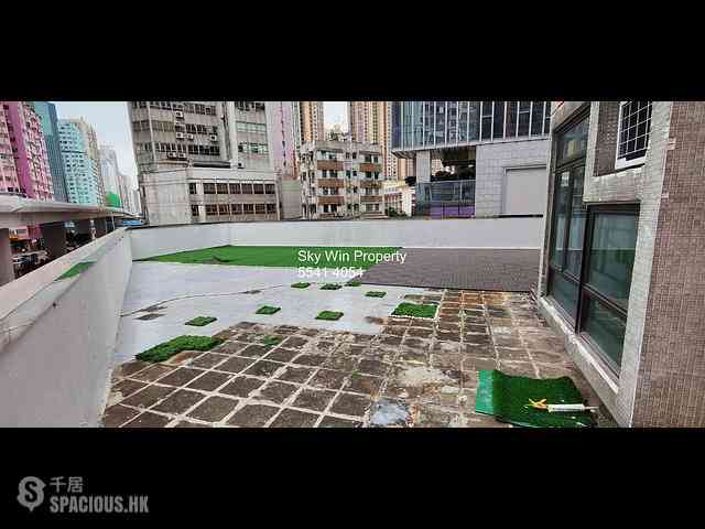 Tai Kok Tsui - Glory Royal Complex Centre Phase 2 Royal Building 03