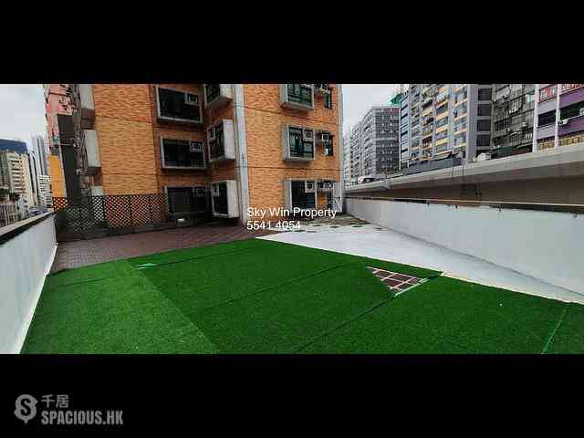Tai Kok Tsui - Glory Royal Complex Centre Phase 2 Royal Building 02
