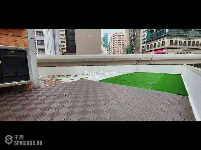 Tai Kok Tsui - Glory Royal Complex Centre Phase 2 Royal Building 01