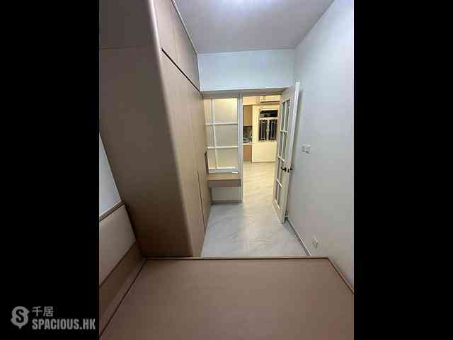 Wan Chai - Kwong Wah Building 05