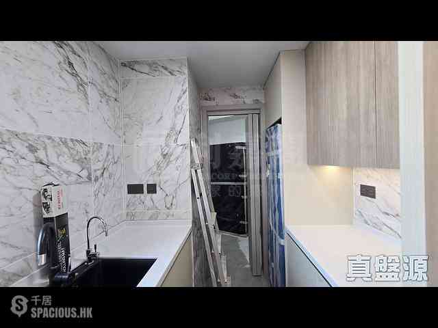 Fortress Hill - Le Sommet Block 1 03