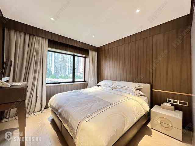 Central - The Albany 18