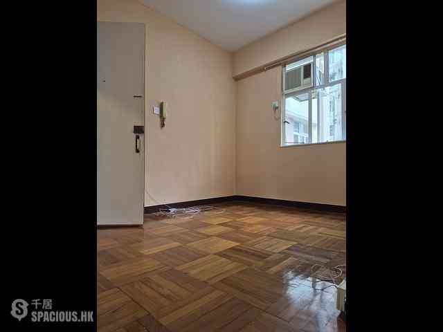 Wan Chai - Luen Fat Mansion 02