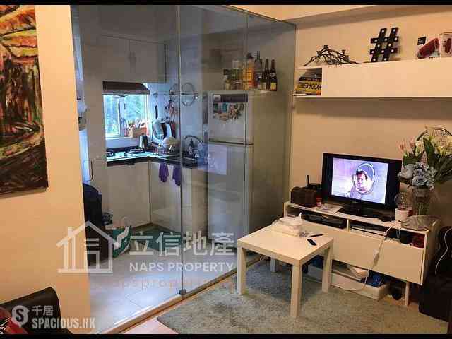 Sheung Wan - Lai Yan Lau 01