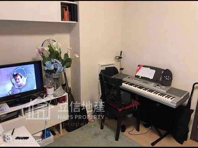 Sheung Wan - Lai Yan Lau 06