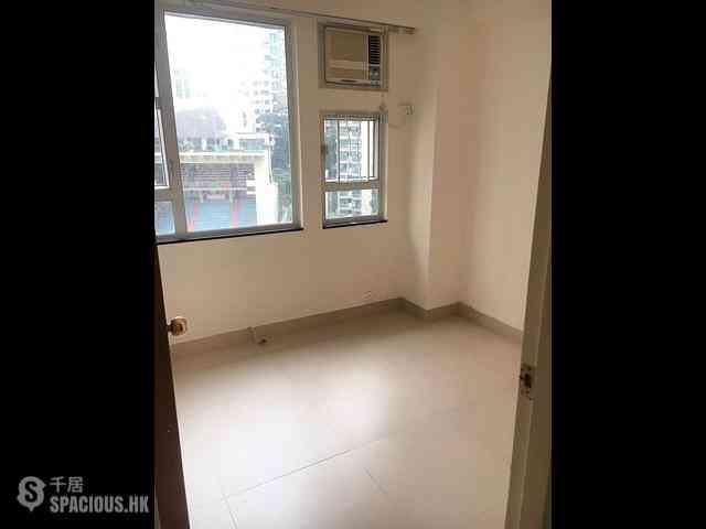 Shek Tong Tsui - Chong Yip Centre Block C 03