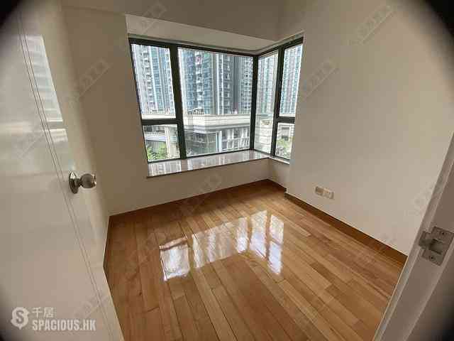 Tai Kok Tsui - Island Harbourview Block 7 04