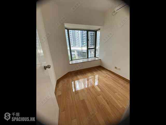 Tai Kok Tsui - Island Harbourview Block 7 05