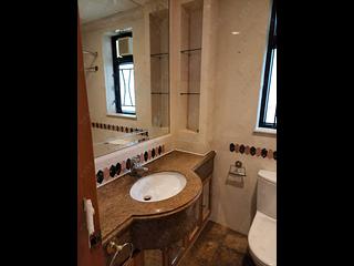 Fortress Hill - Le Sommet Block 1 04