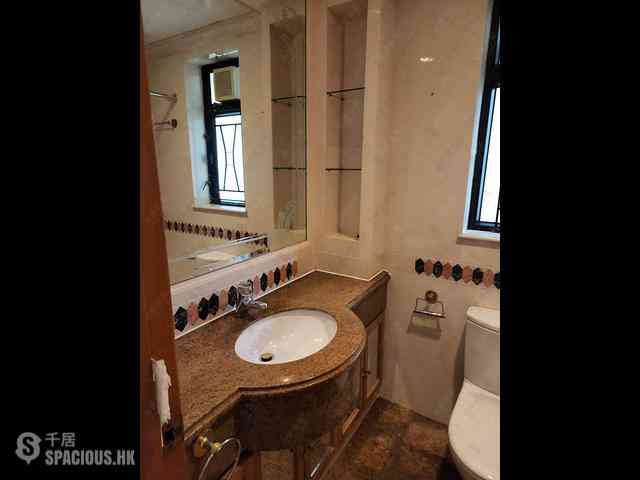 Fortress Hill - Le Sommet Block 1 04
