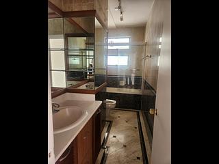 Chung Hom Kok - Cape Court 04