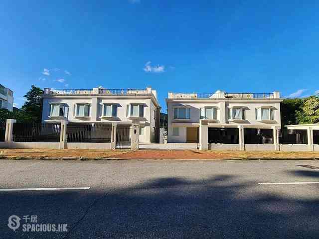 Chung Hom Kok - Magnolia (The Crown Villas) 01