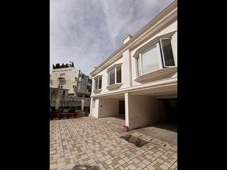 Chung Hom Kok - Magnolia (The Crown Villas) 02