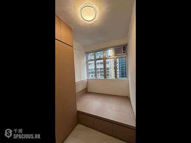 Wan Chai - Kwong Wah Building 07