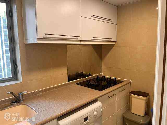 Sheung Wan - Queen's Terrace Block 2 04