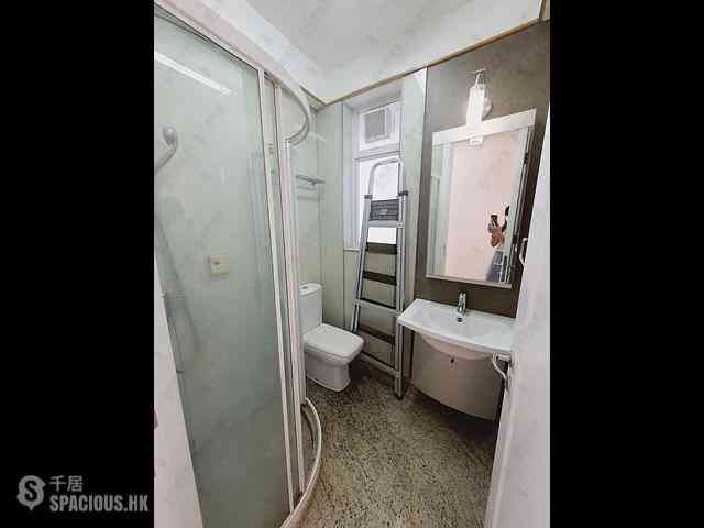 Quarry Bay - The Orchards Block 2 02