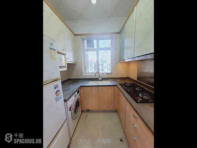 Quarry Bay - The Orchards Block 2 04