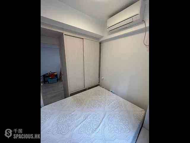 Shek Tong Tsui - Chong Yip Centre Block B 07