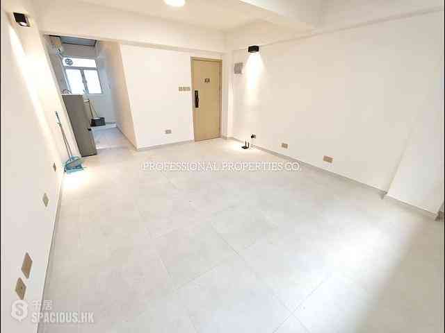 Central - 12, Gough Street 03
