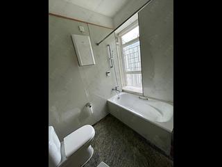 Quarry Bay - The Orchards Block 1 04
