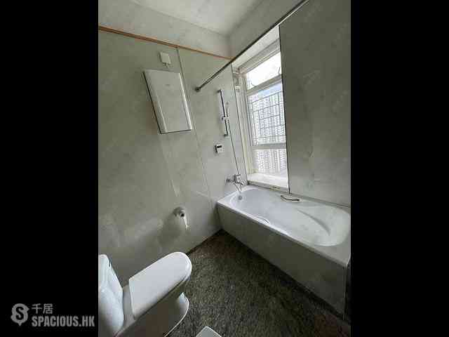 Quarry Bay - The Orchards Block 1 04