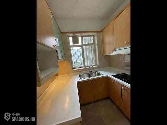 Quarry Bay - The Orchards Block 1 05