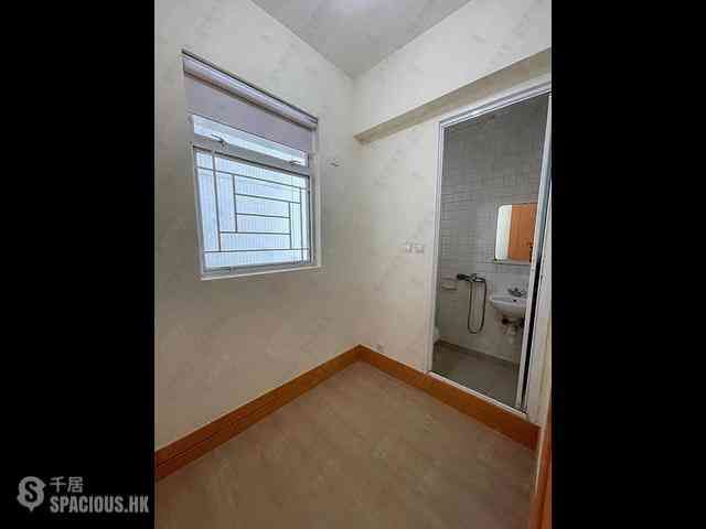 Quarry Bay - The Orchards Block 1 10
