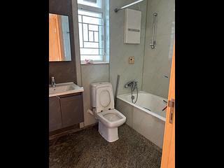 Quarry Bay - The Orchards Block 1 10