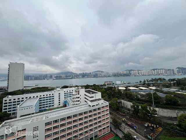 Quarry Bay - Dragon View House 01