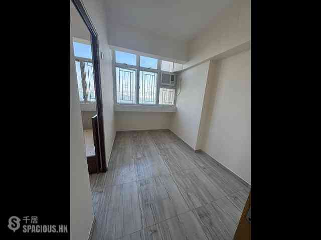 Shek Tong Tsui - Yip Cheung Building 02