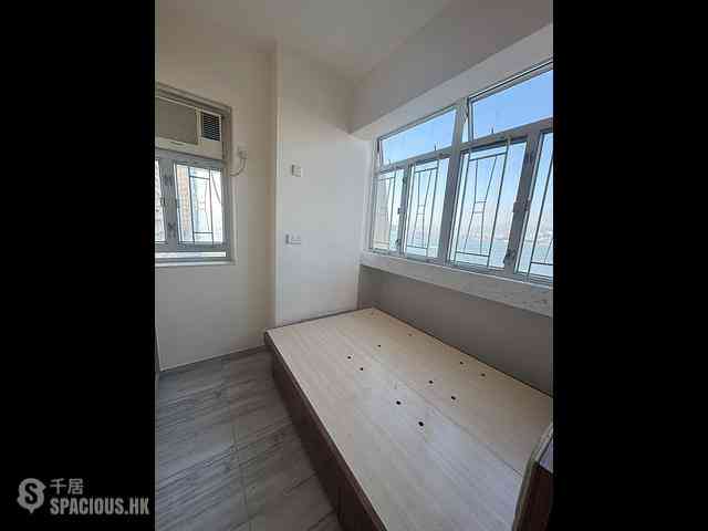 Shek Tong Tsui - Yip Cheung Building 04