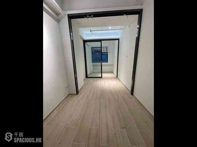 Sheung Wan - 114, Des Voeux Road West 01