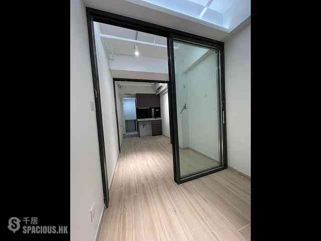 Sheung Wan - 114, Des Voeux Road West 02