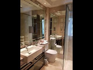 Wan Chai - The Avenue Phase 2 Block 1 08