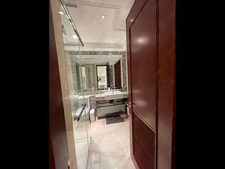 Wan Chai - The Avenue Phase 2 Block 1 03