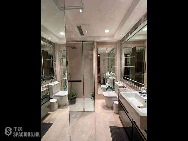 Wan Chai - The Avenue Phase 2 Block 1 04