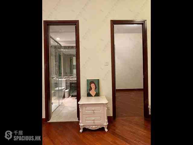 Wan Chai - The Avenue Phase 2 Block 1 05