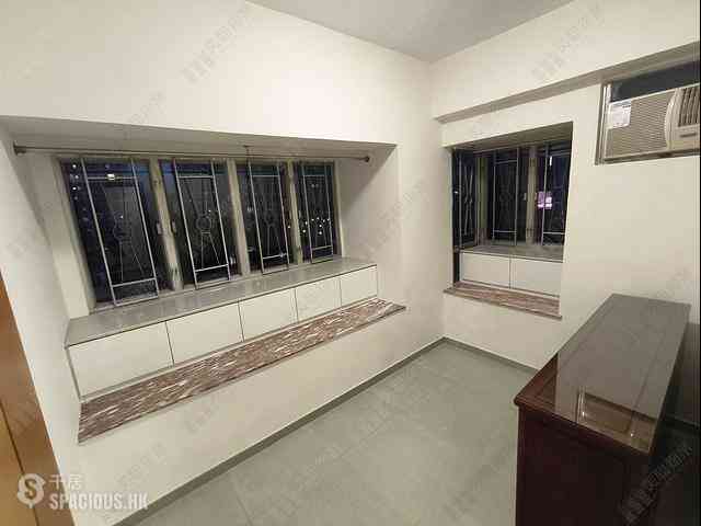 Tai Po - Tai Po Centre Phase 5 Block 16 05