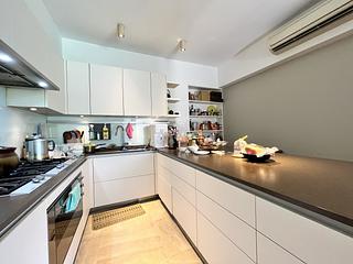 Clear Water Bay - Rise Park Villas 22