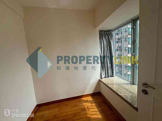 Sheung Wan - Queen's Terrace Block 1 09