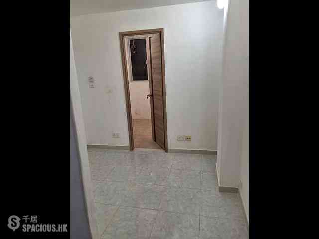 Wan Chai - Tak Fung House 02