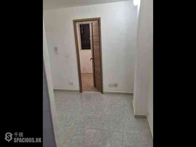 Wan Chai - Tak Fung House 01
