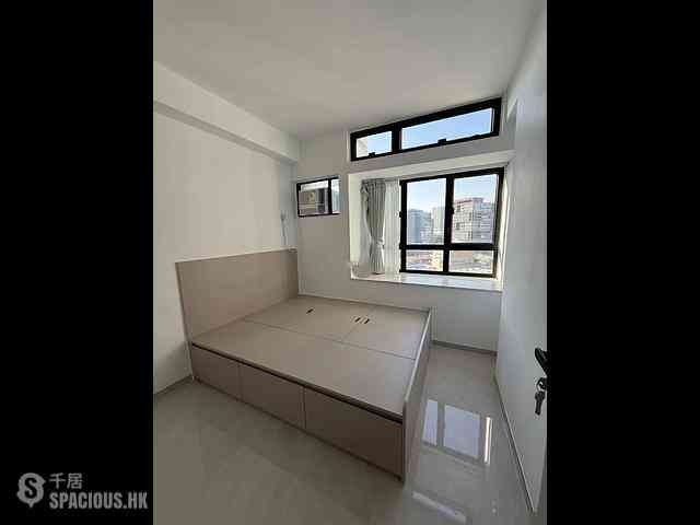 Yau Ma Tei - Prosperous Garden Block 2 04