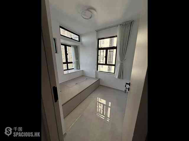 Yau Ma Tei - Prosperous Garden Block 2 06
