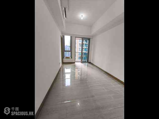 Tai Kok Tsui - L・Living 23 03